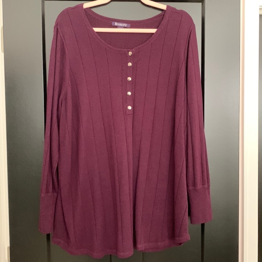 Romans Dark Purple Ribbed Tunic with Decorative Buttons. Size 22/24 (1X)